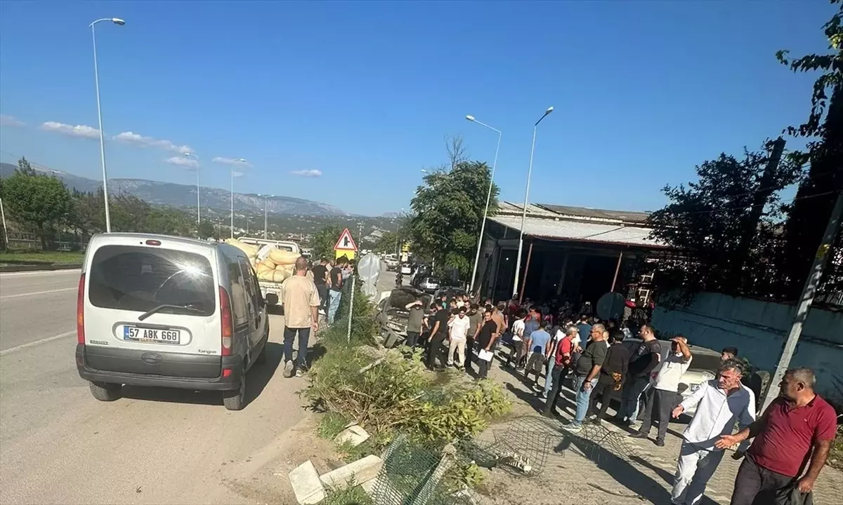 Boyabat\'ta Trafik Kazası: 8 Yaralı