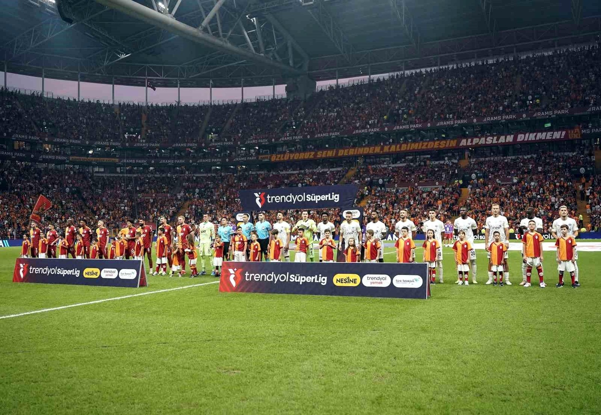 Galatasaray - Kasımpaşa Maçı Başladı