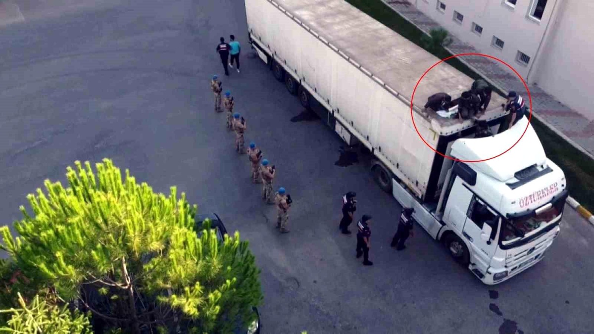 Sakarya\'da Göçmen Kaçakçılarına Operasyon