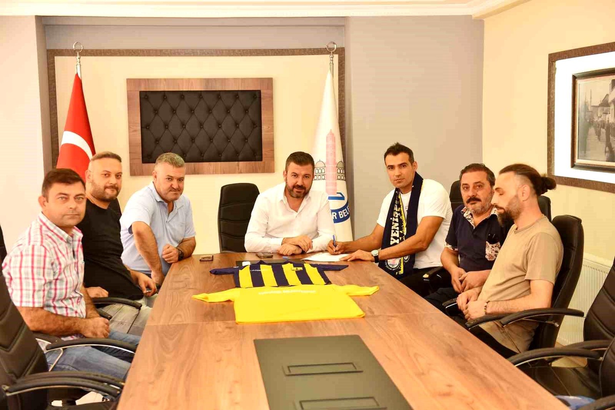 Yenişehir Belediyespor, Mehmet Almaz\'ı transfer etti