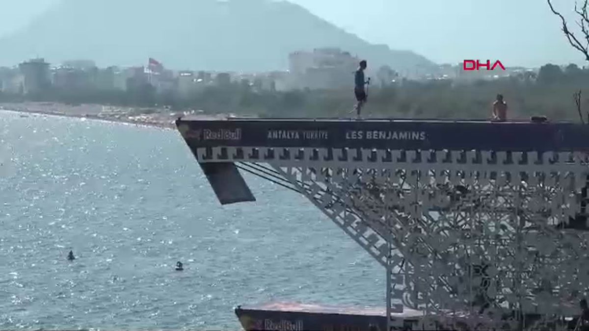 Antalya\'da Yüksekten Atlama Heyecanı