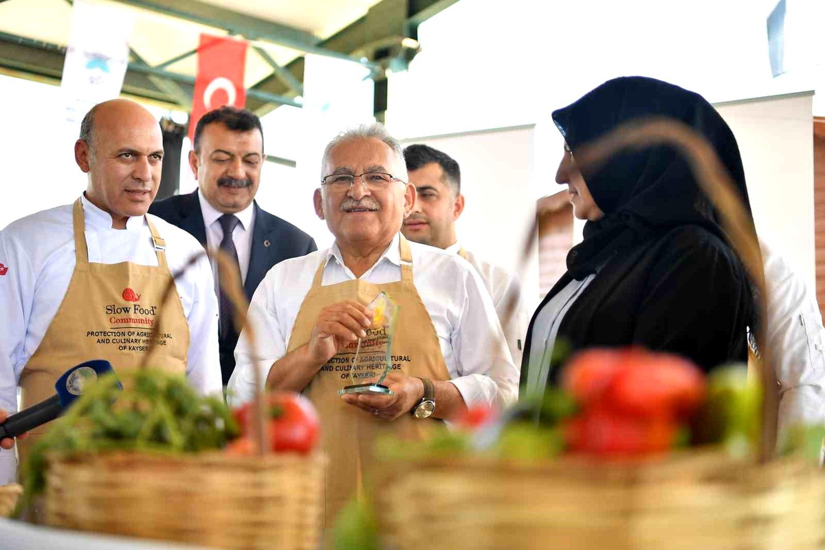 Kayseri\'de 1 Ton Sucuk Döner İkramı