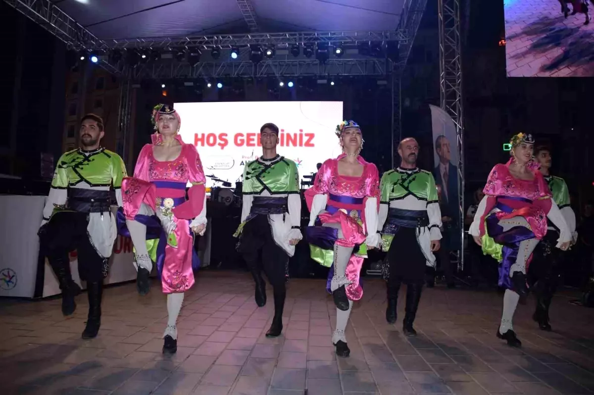 Esenyurt\'ta 3. Kardeş Kültürler Festivali Başladı