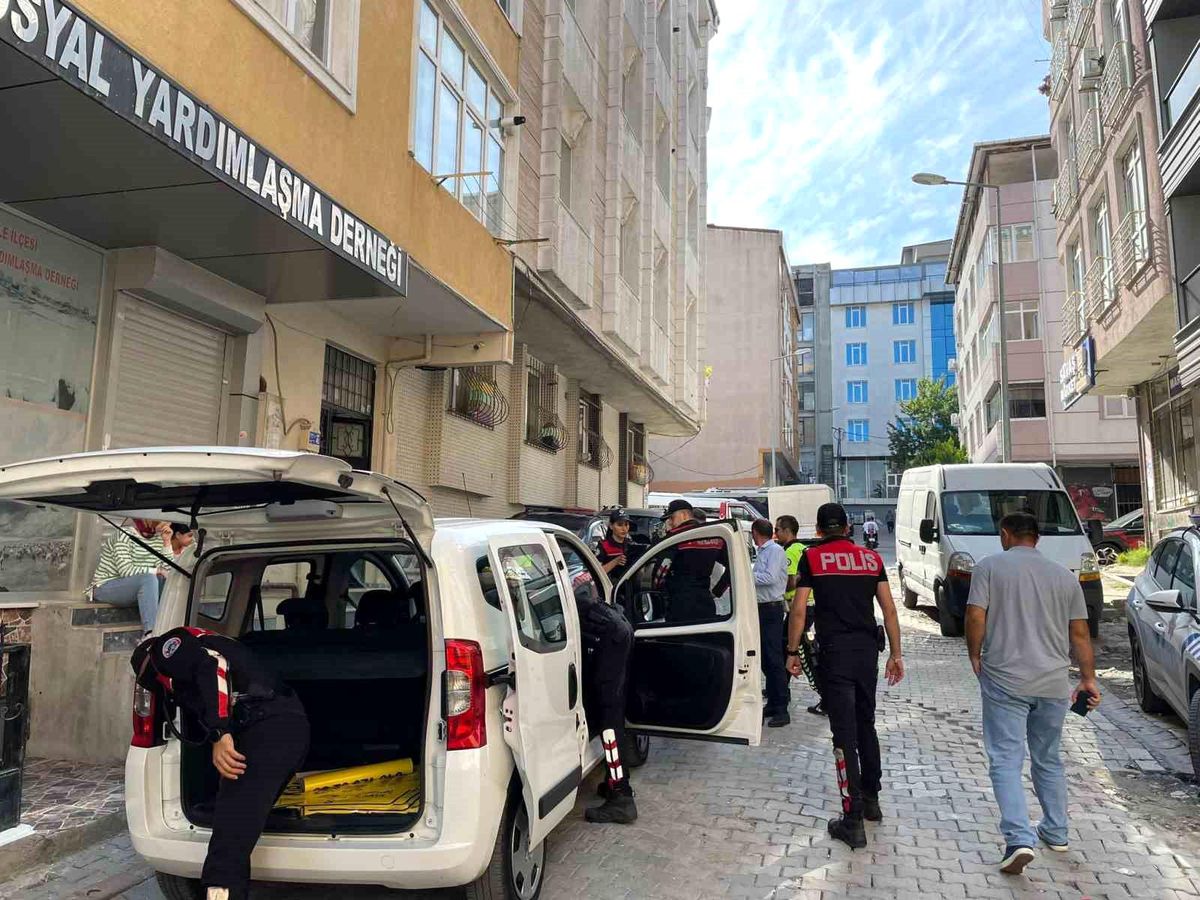 Esenyurt\'ta Şok Uygulama: 3 Firari Yakalandı