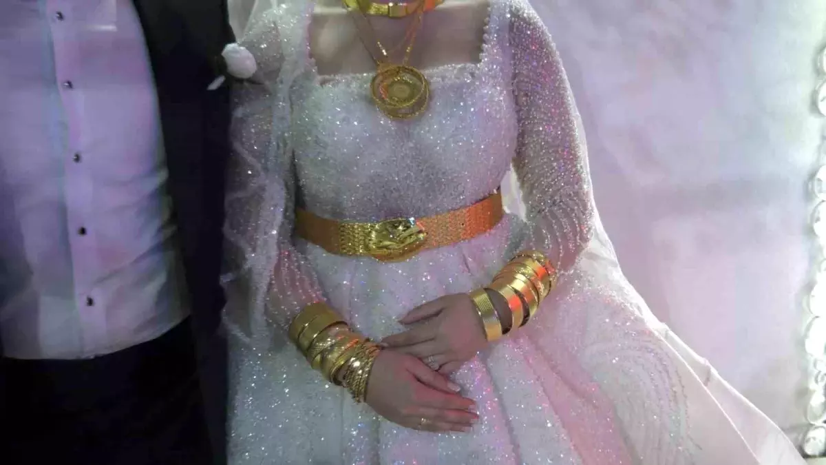 Aşiret Düğününde Rekor Takı