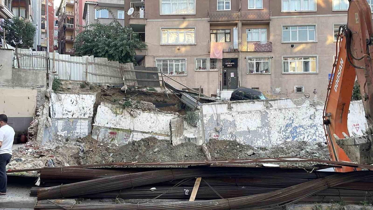 Güngören\'de İstinat Duvarı Çöktü