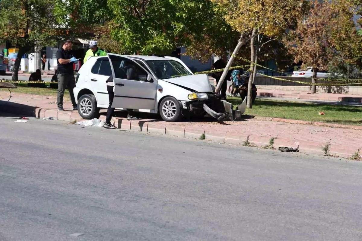 Konya\'da Kalp Krizi Geçiren Sürücü Ağaçla Çarpıp Durdu