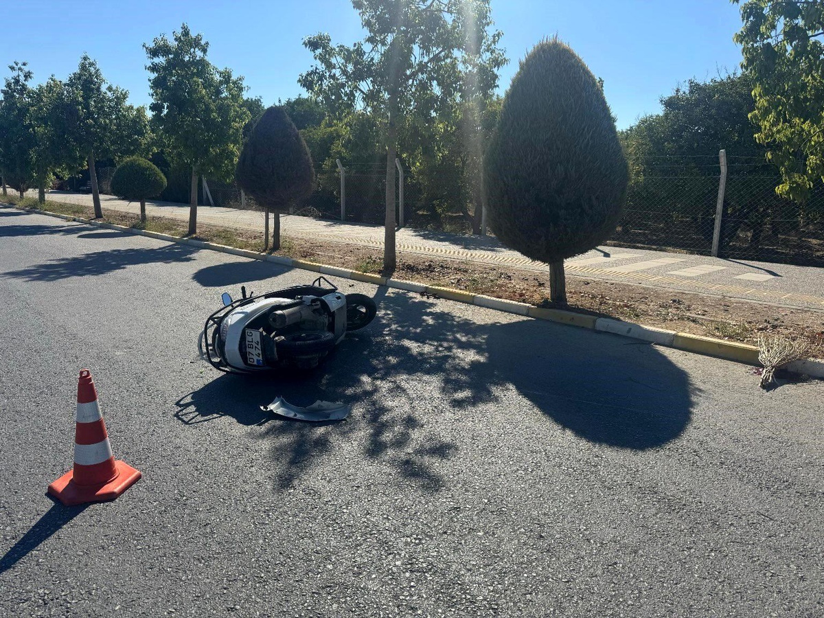 Antalya\'da Motosiklet Kazası: Sürücü Ağır Yaralı