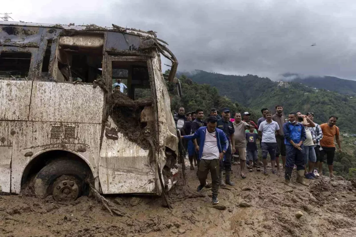 Nepal\'de Sel ve Heyelan: 151 Kişi Hayatını Kaybetti