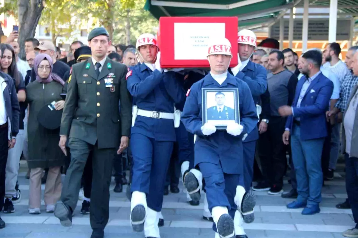 Teğmen Hüseyin Kış Trafik Kazasında Hayatını Kaybetti