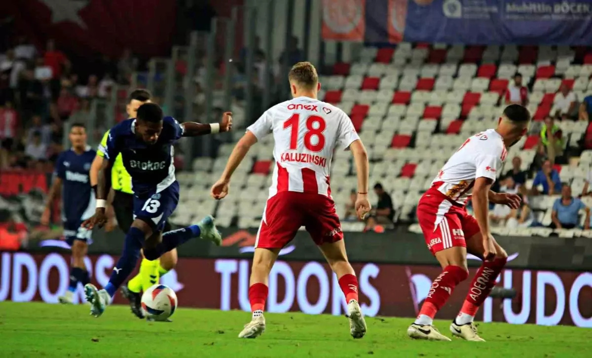 Fenerbahçe Antalyaspor\'u 2-0 Yendi