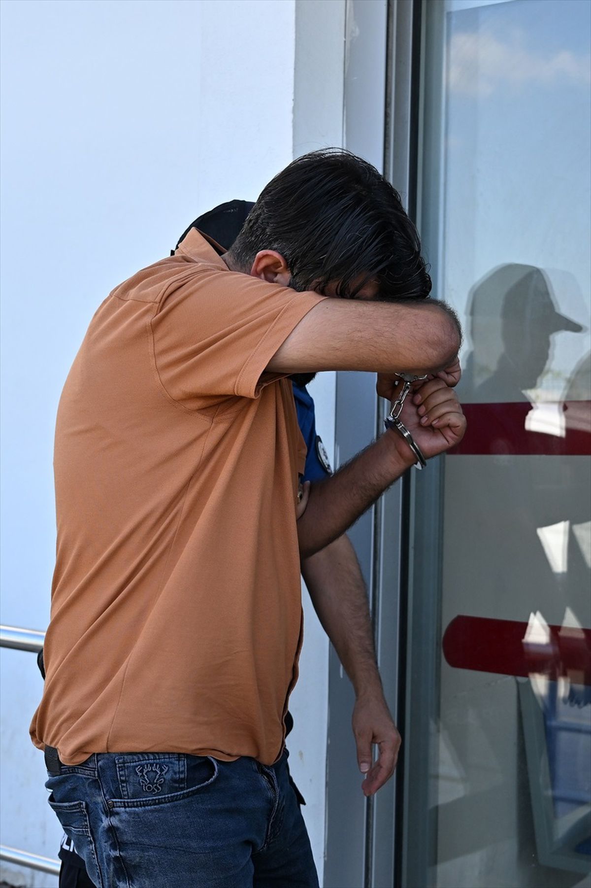 Sınavdan Kalınca Öğretmeni Darp Etti