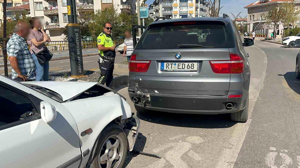 Aksaray\'da Trafik Kazası: 2 Yaralı