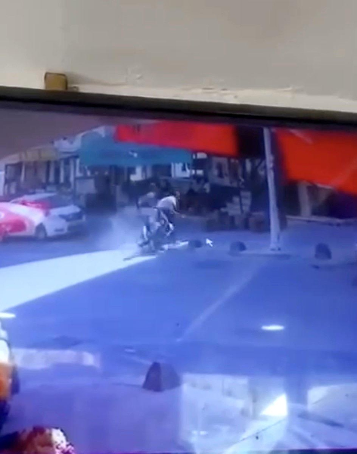 Arnavutköy\'de Polisten Kaçan Şüpheliler Kaza Yaptı