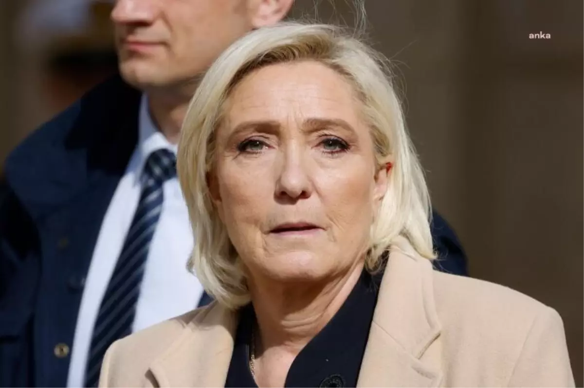 Le Pen Avrupa Fonlarıyla Suçlanıyor