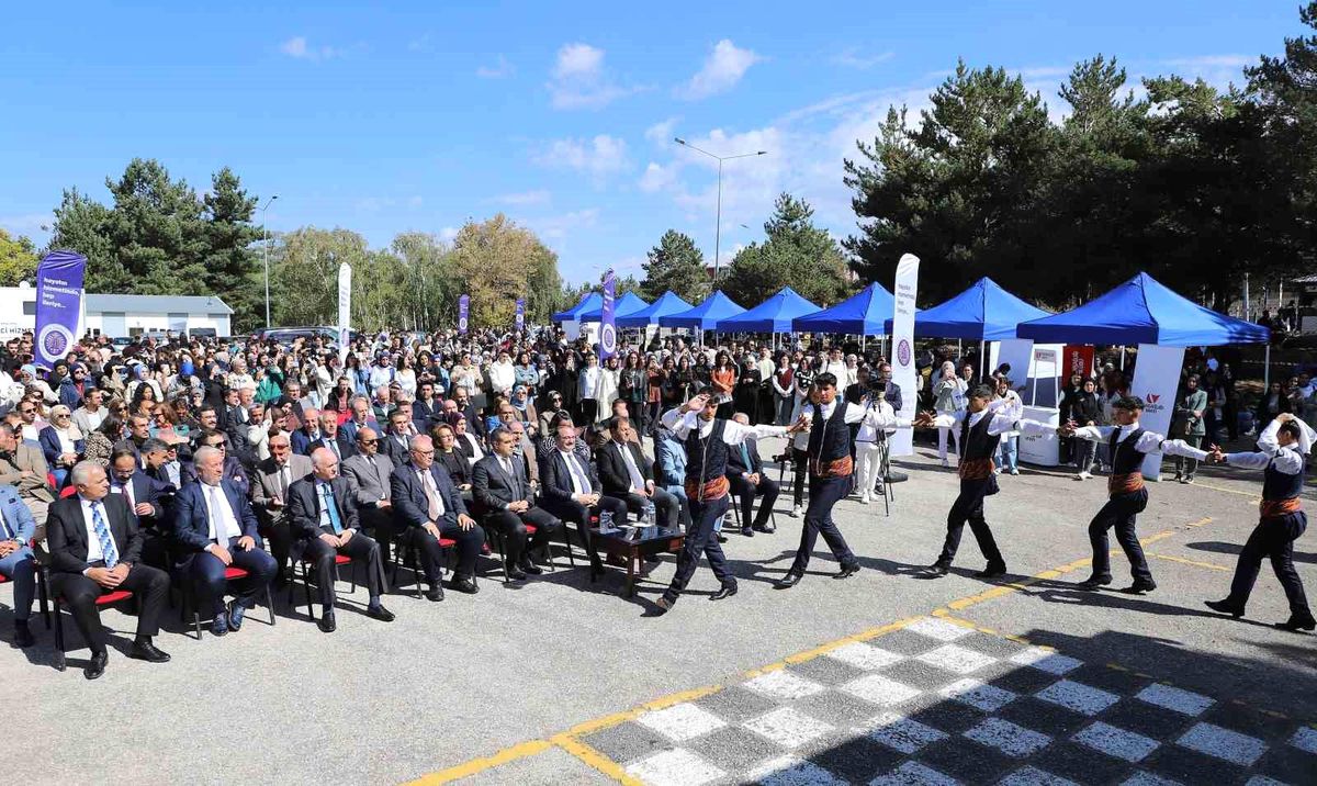 Atatürk Üniversitesi\'nde Oryantasyon Programı Coşkuyla Başladı