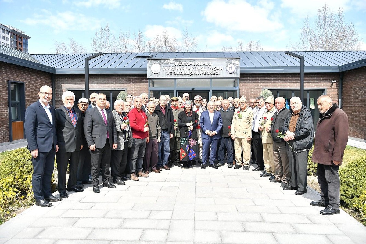 Kayseri Büyükşehir Başkanı\'ndan Dünya Yaşlılar Günü Mesajı