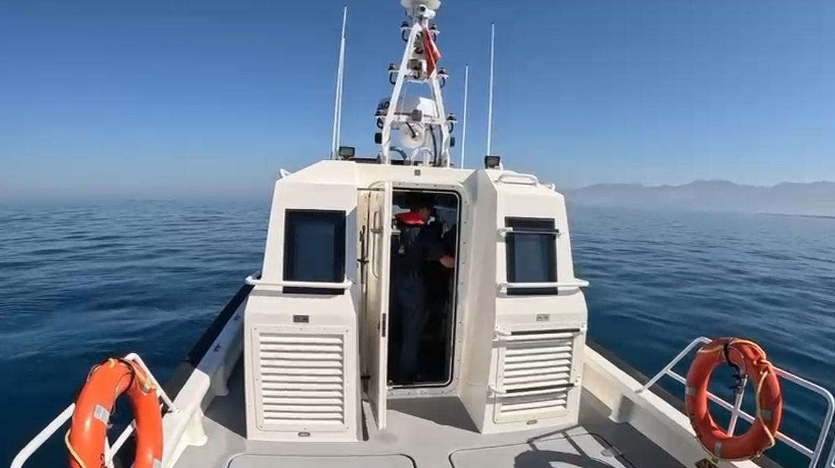 İskenderun\'da Bot Krizi: 62 Yaşındaki Adam Kurtarıldı