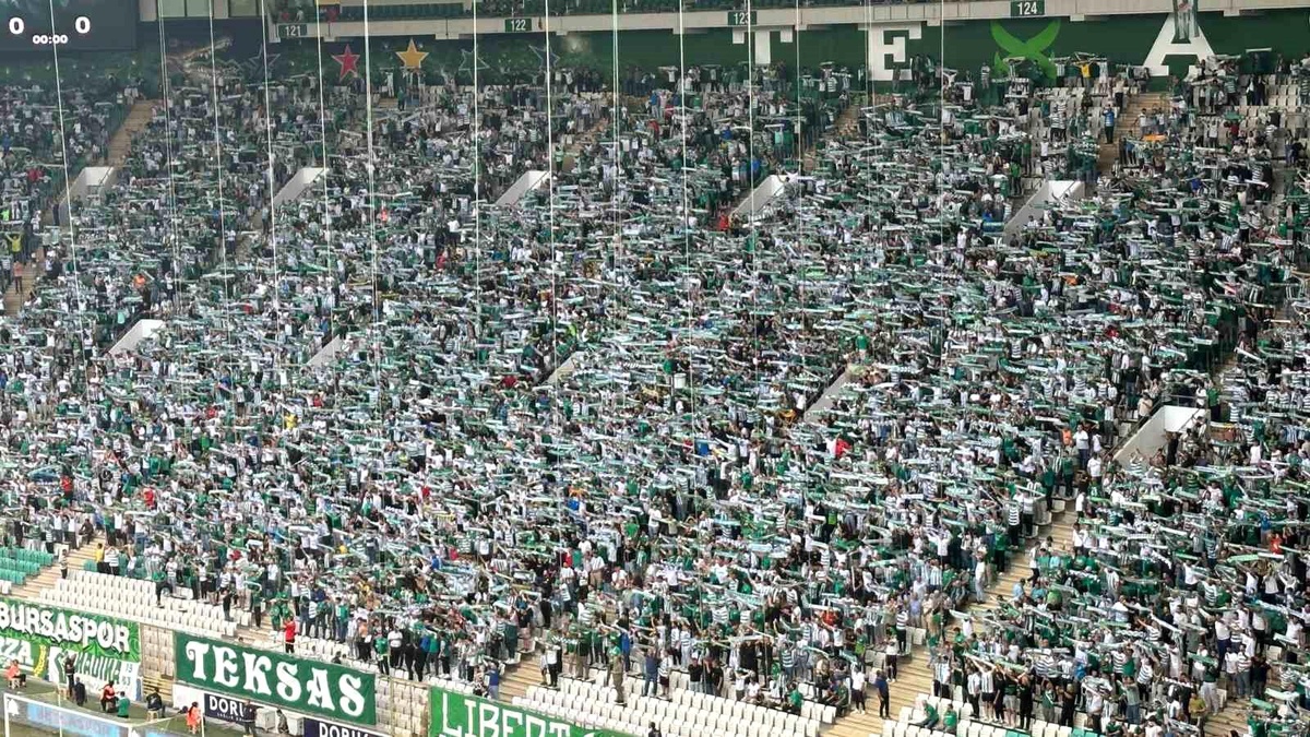Bursaspor, 3. Lig\'de Seyirci Rekorunu Kırdı