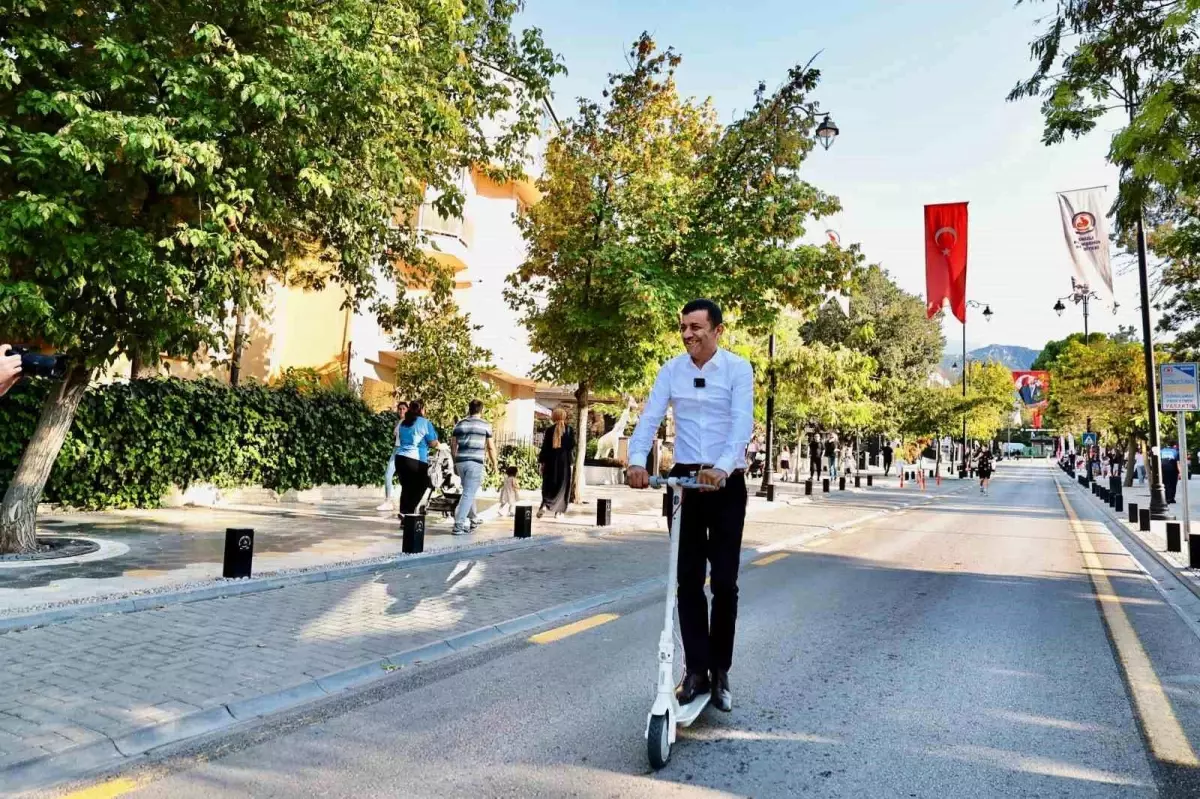 Denizli\'de Çamlık Bulvarı Yayalar İçin Trafiğe Kapandı