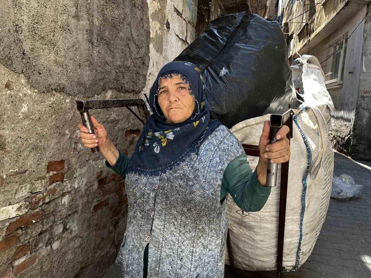 20 Yıldır Çöp Toplayan Kadın