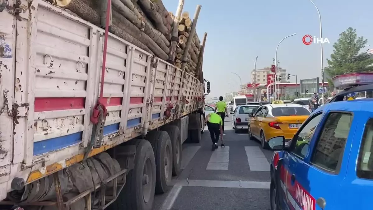 Diyarbakır\'da Tır Çarpması: 88 Yaşındaki Adam Hayatını Kaybetti