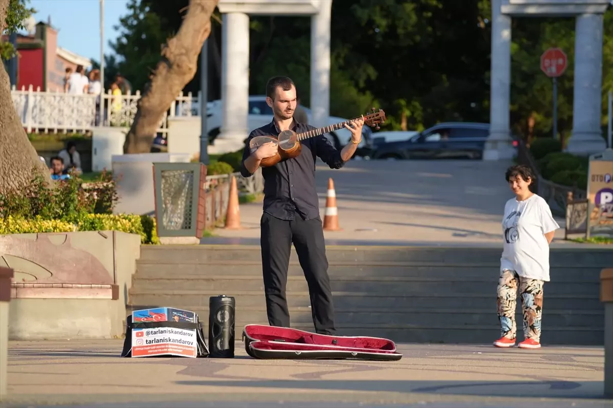 İstanbul Sokaklarında Tarla Müzik