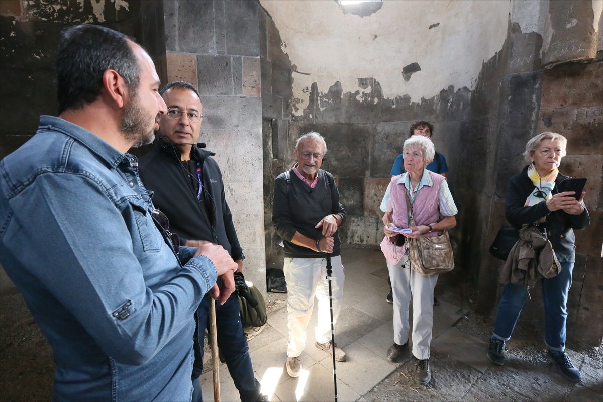 Ani Ören Yeri\'ne Yüksek Turist İlgi