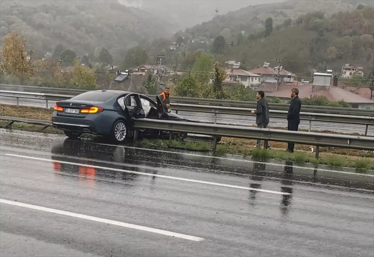 Düzce\'de Trafik Kazaları: 5 Yaralı