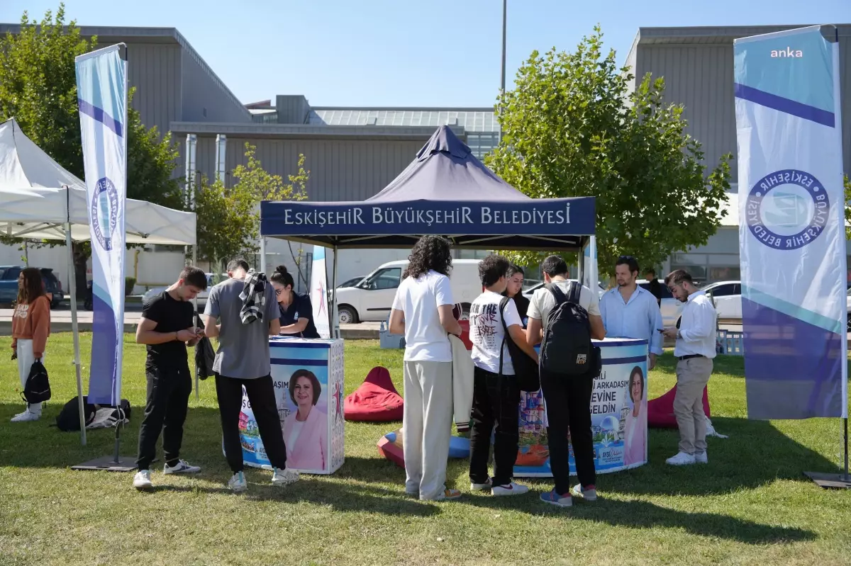 Eskişehir Büyükşehir Belediyesi Gençlere Yönelik Bilgilendirme Etkinlikleri Düzenliyor