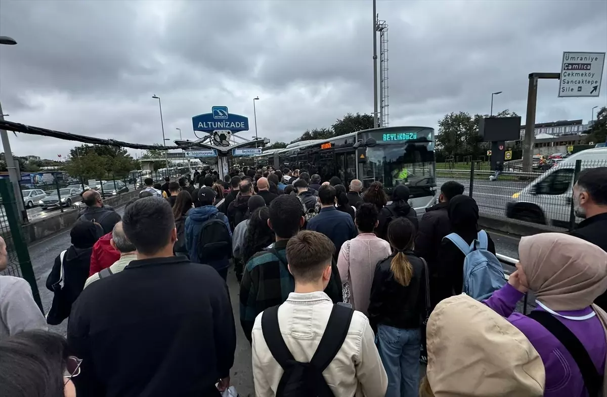 İstanbul\'da Trafik Yoğunluğu Arttı