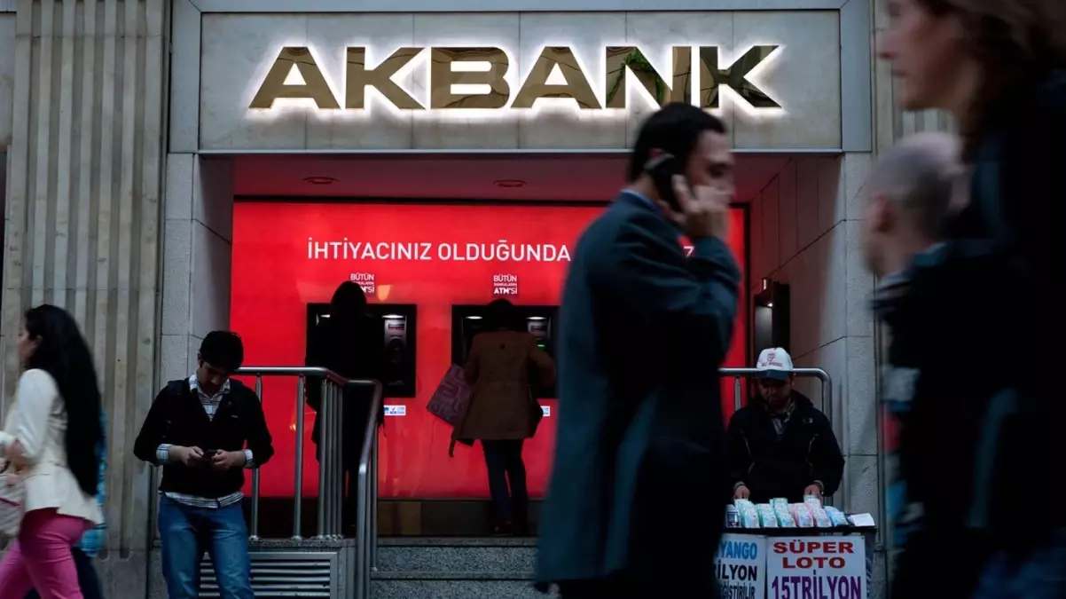 İzinsiz kredi ve para transferi iddiası ortalığı karıştırdı! Akbank\'tan açıklama var