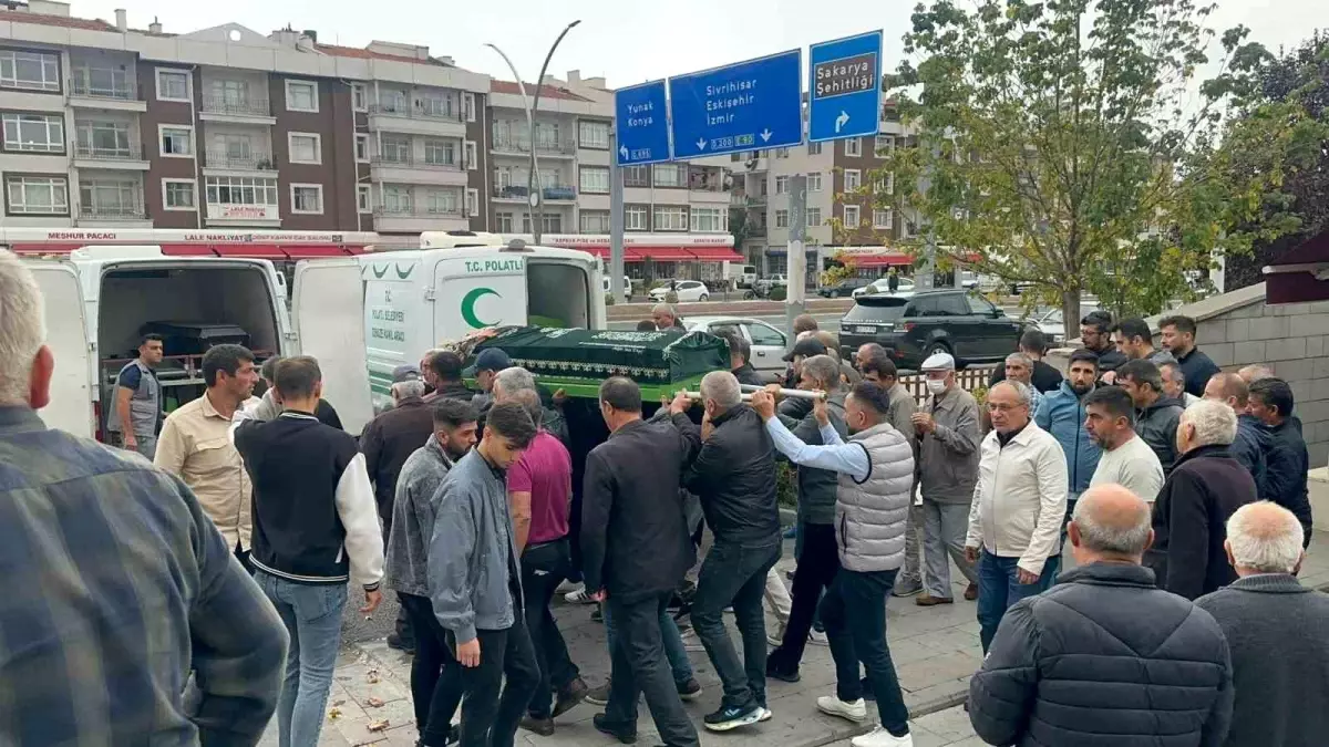 Polatlı\'da Komşu Cinayetine Kurban Giden Hazal Delal Gencer Son Yolculuğuna Uğurlandı