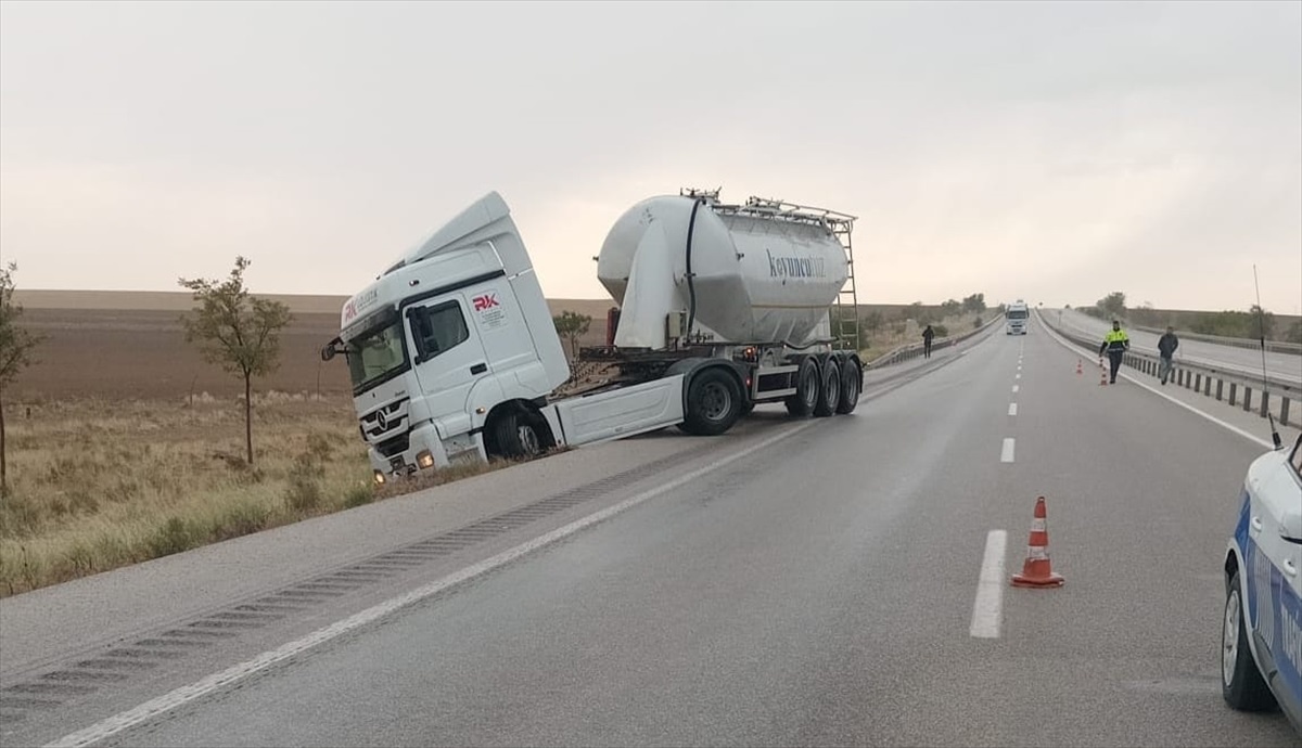 Konya-Ankara Yolu\'nda Toz Taşınımı Aksama Yarattı