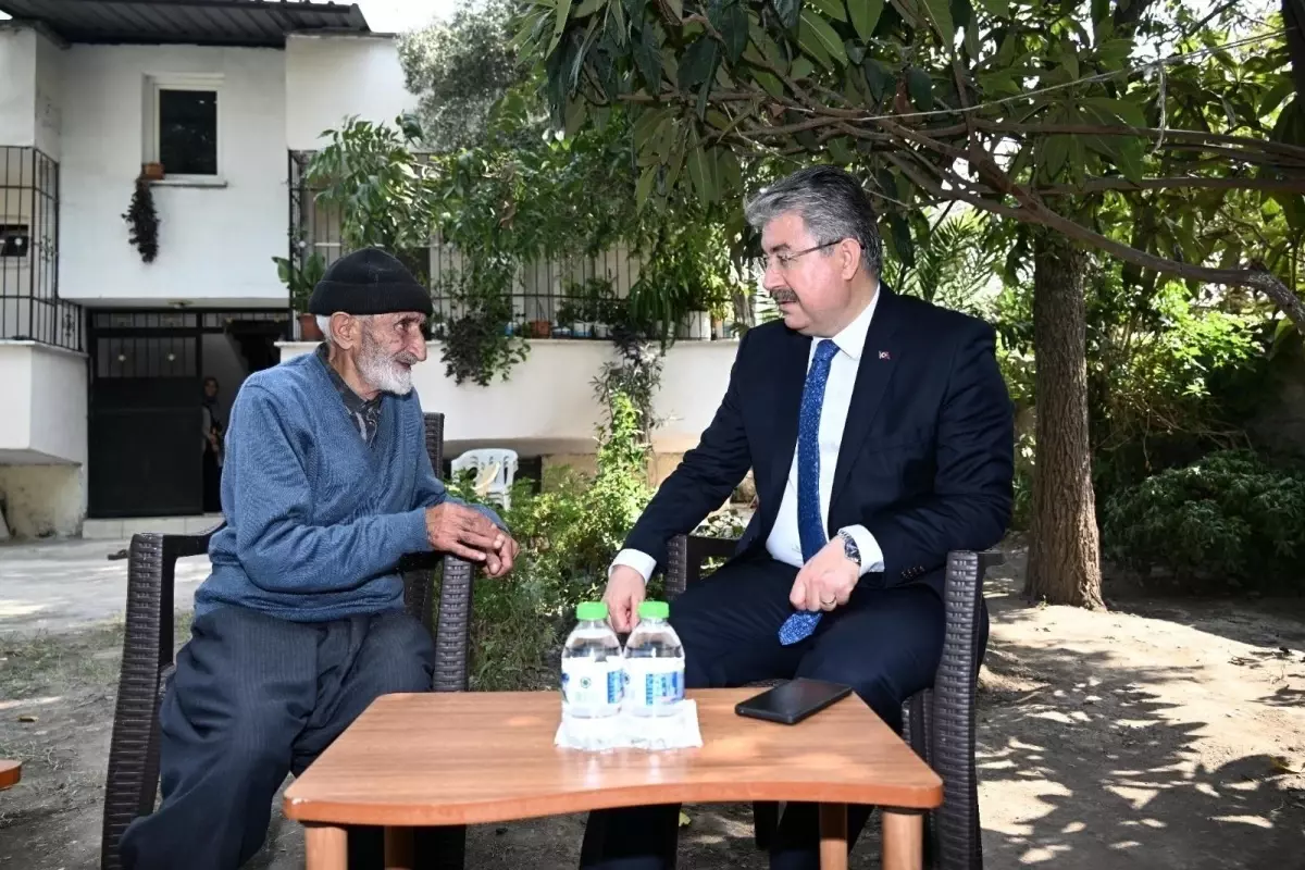 Vali Yılmaz, darbedilen 75 yaşındaki Mehmet Demir’i ziyaret etti