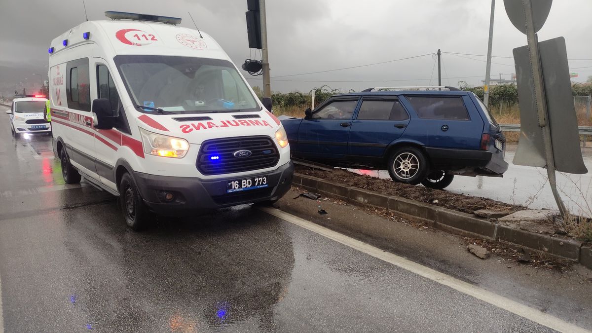 Bursa\'da Trafik Kazası: 1 Yaralı