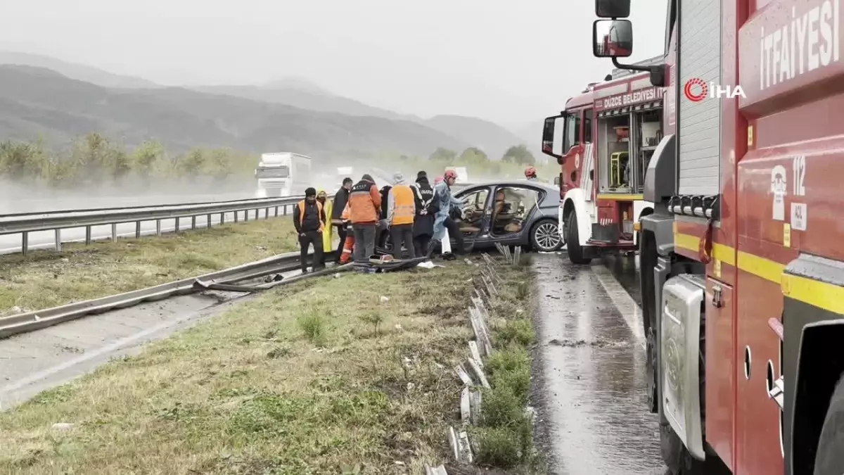 Lüks otomobil kaza yaptı: 2 yaralı