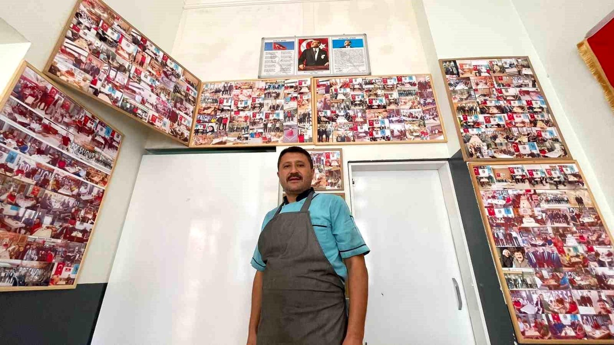 Çorum\'da Pideci Müşterilerini Duvarında Sergiliyor