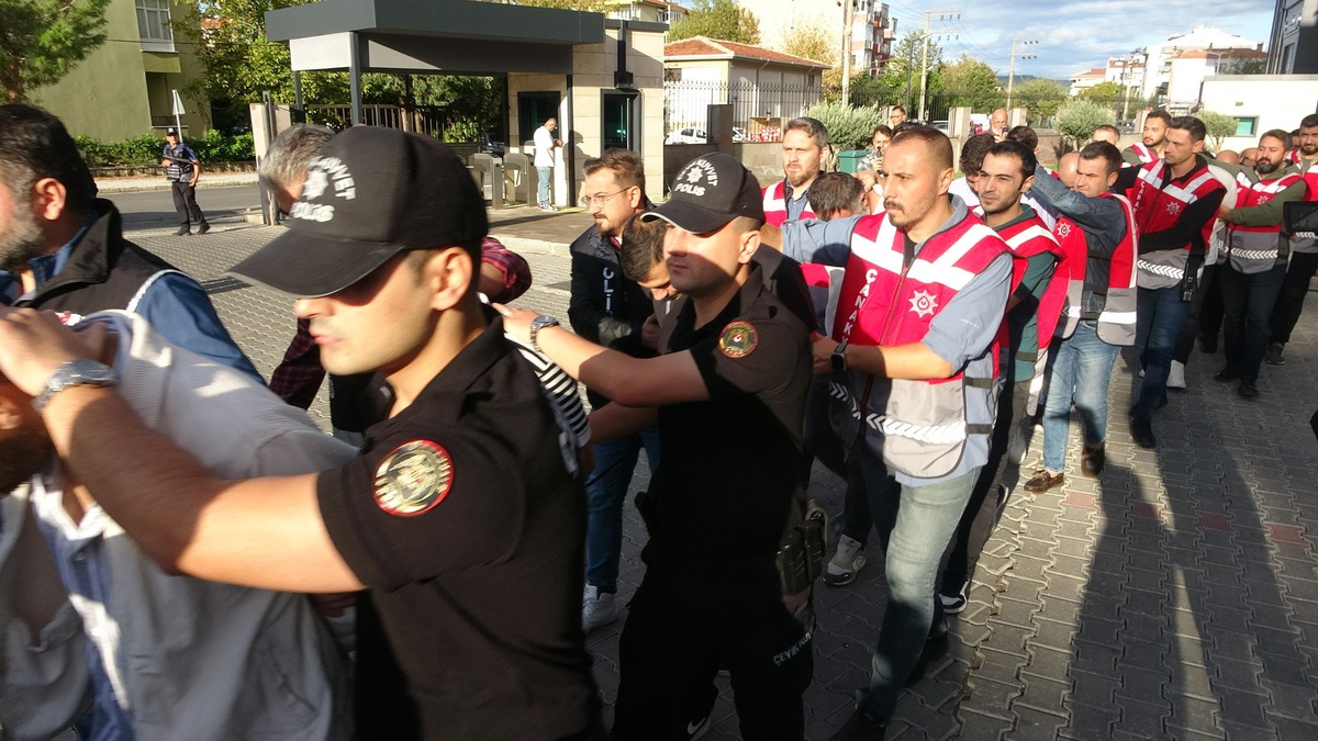 Çanakkale\'de Alacak Kavgası: 6 Yaralı, 21 Gözaltı