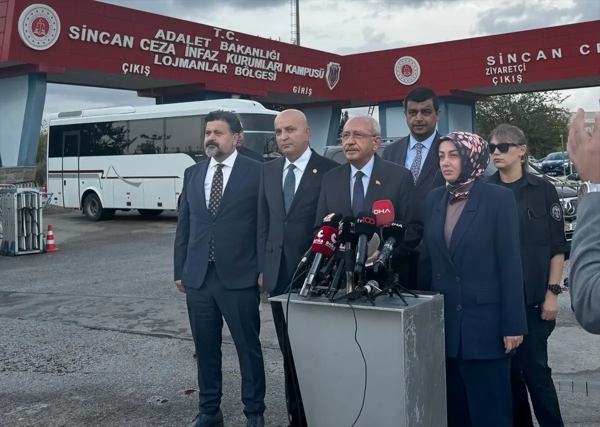 Kılıçdaroğlu ve Davutoğlu\'ndan Sinan Ateş Davası Açıklamaları