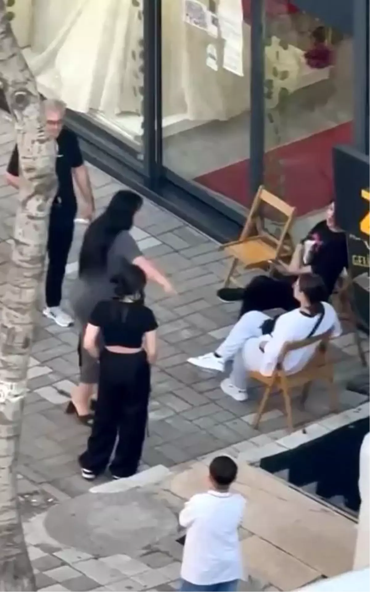 Fenomen Hülya Mizgin Gelinlikçide Tartıştı