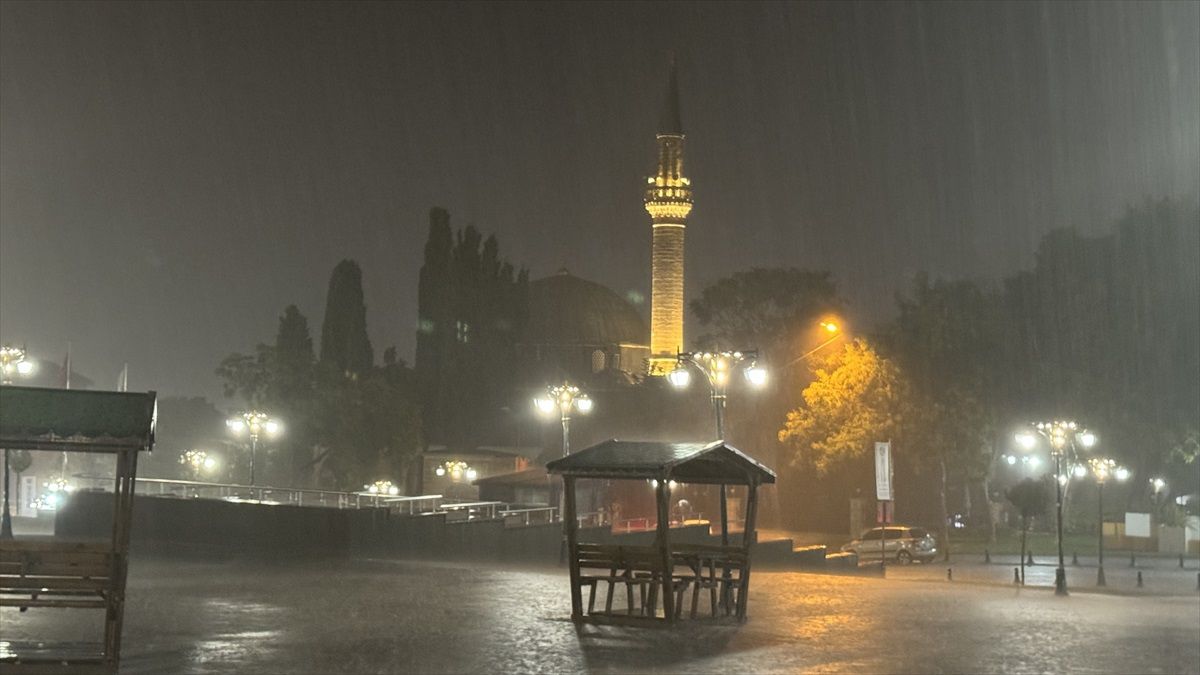 Tekirdağ\'da Gök Gürültülü Sağanak