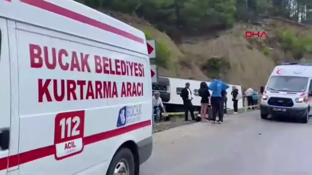 Bucak\'ta Otobüs TIR\'a Çarpıp Devrildi