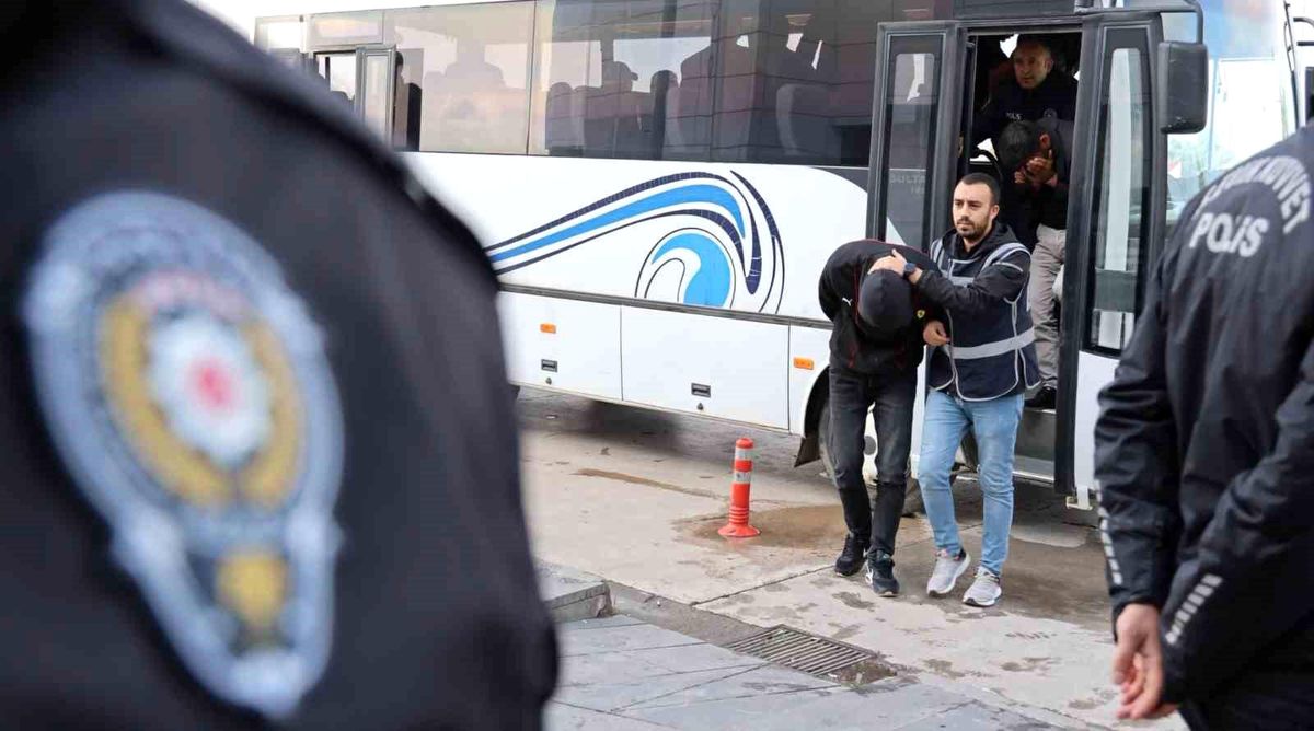 Aksaray\'da Uyuşturucu Operasyonu: 159 Gözaltı