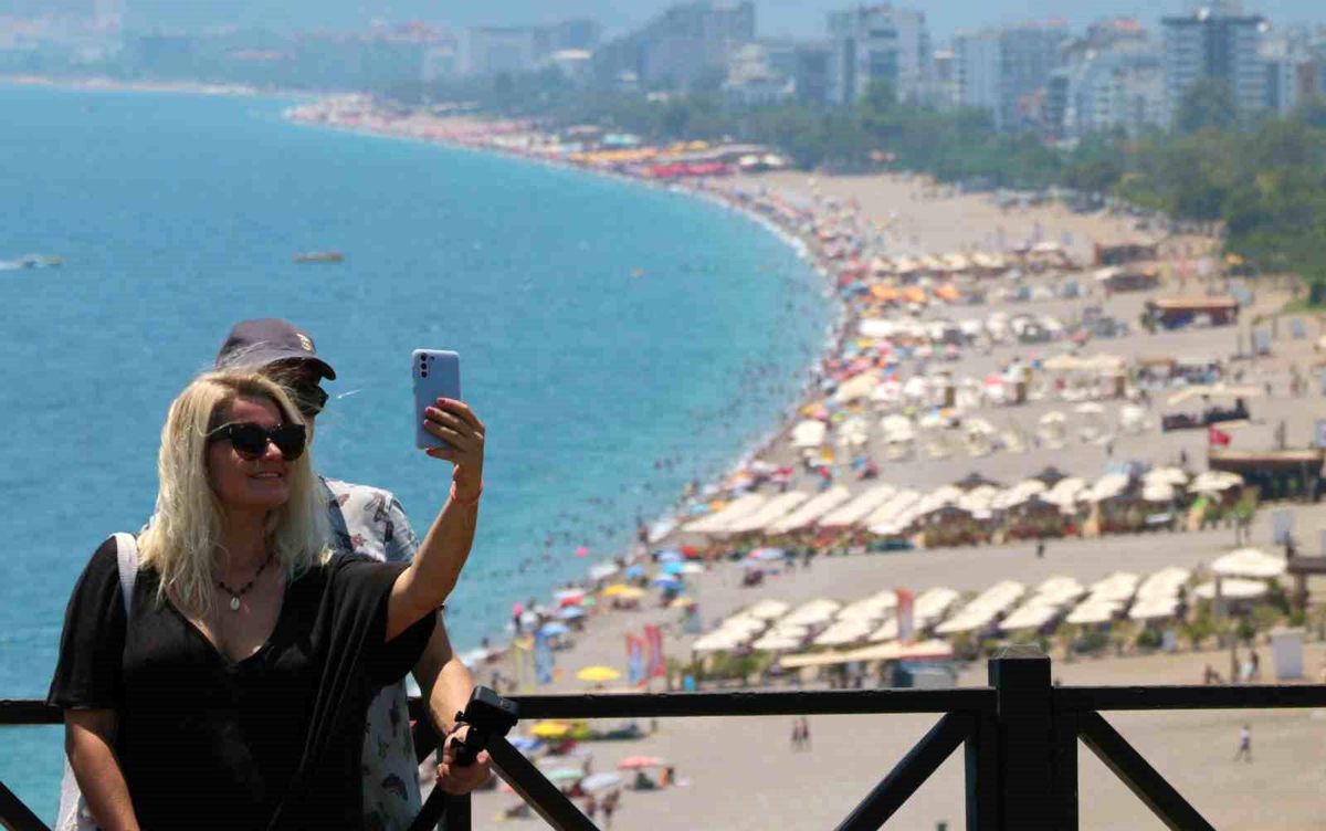 Antalya\'da Rekor Turist Sayısı