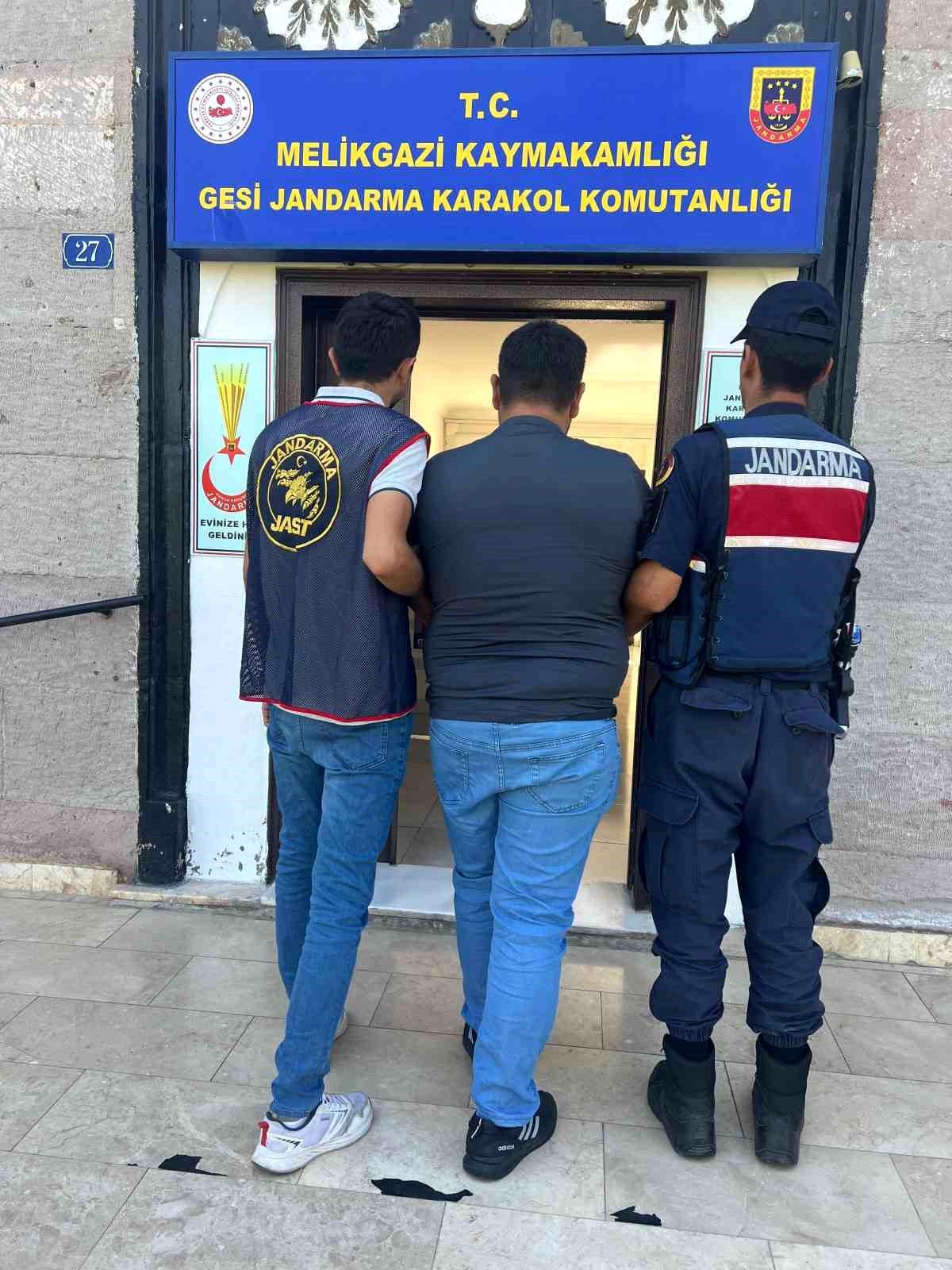 Kayseri\'de Hapis Cezalı İki Kişi Yakalandı