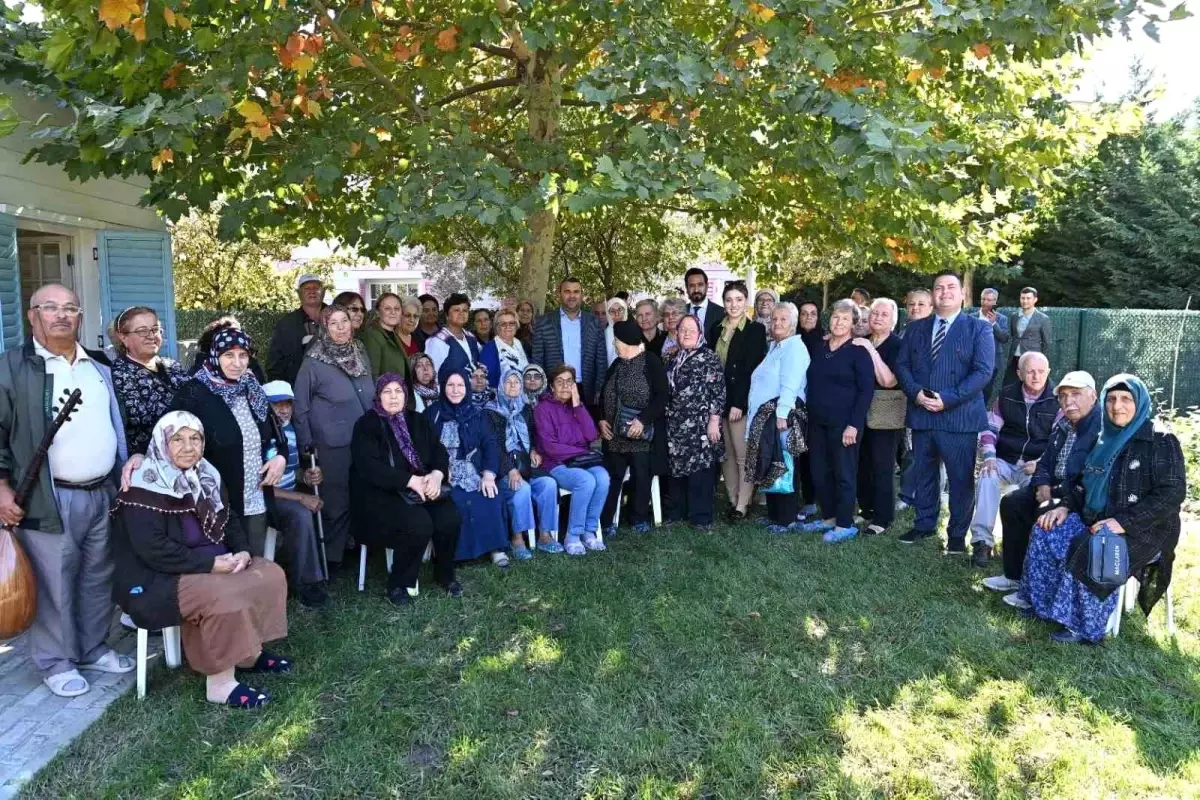 Süleymanpaşa\'da Yaşlılar ve Çocuklar Günü Kutlaması