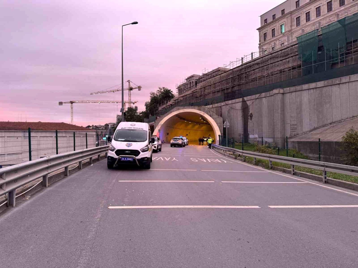 Kasımpaşa Tüneli\'nde Motosiklet Kazası