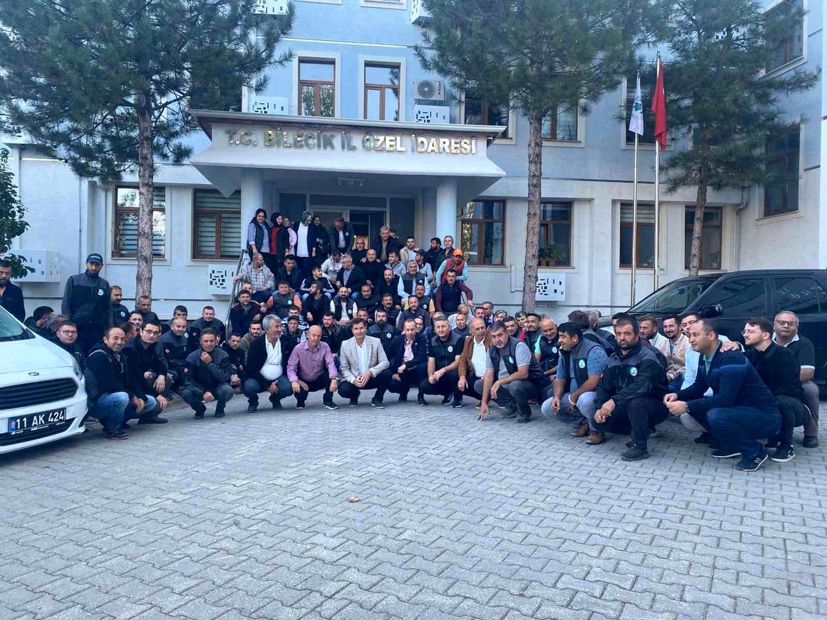 Bilecik\'te İşçilerden Oturma Eylemi