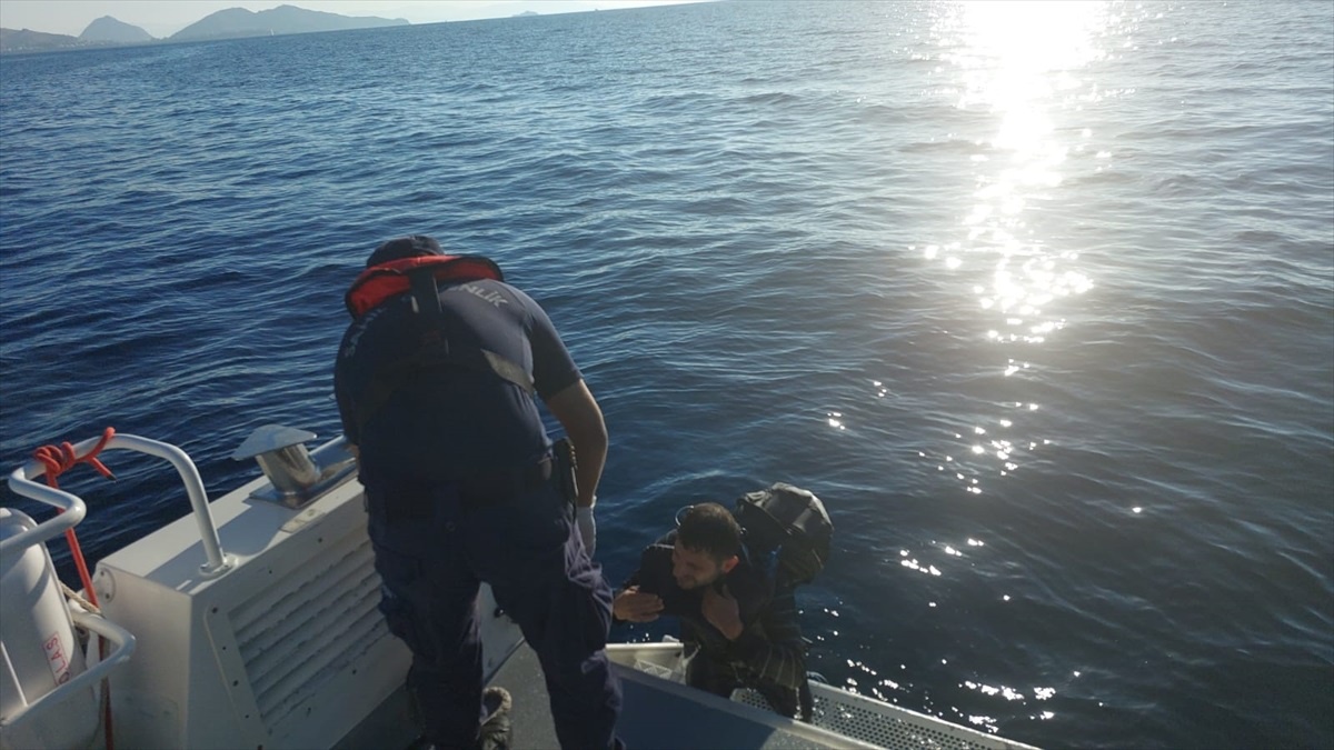 Bodrum\'da Yüzerek Göçmen Yakalandı